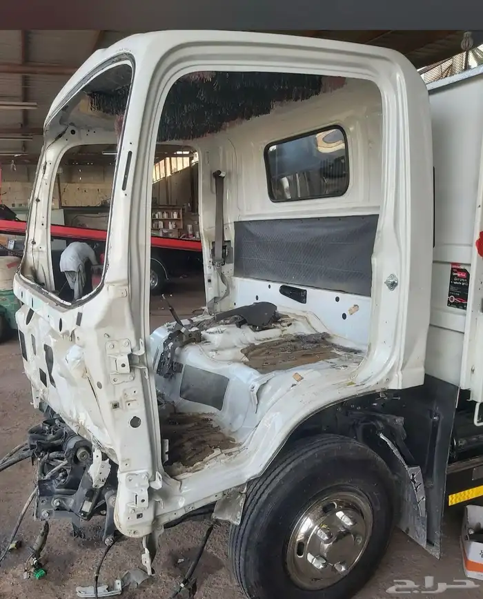 مركز ورشة سمكرة وبوية السطحات والدينات والباصات وقطع غيارها 13