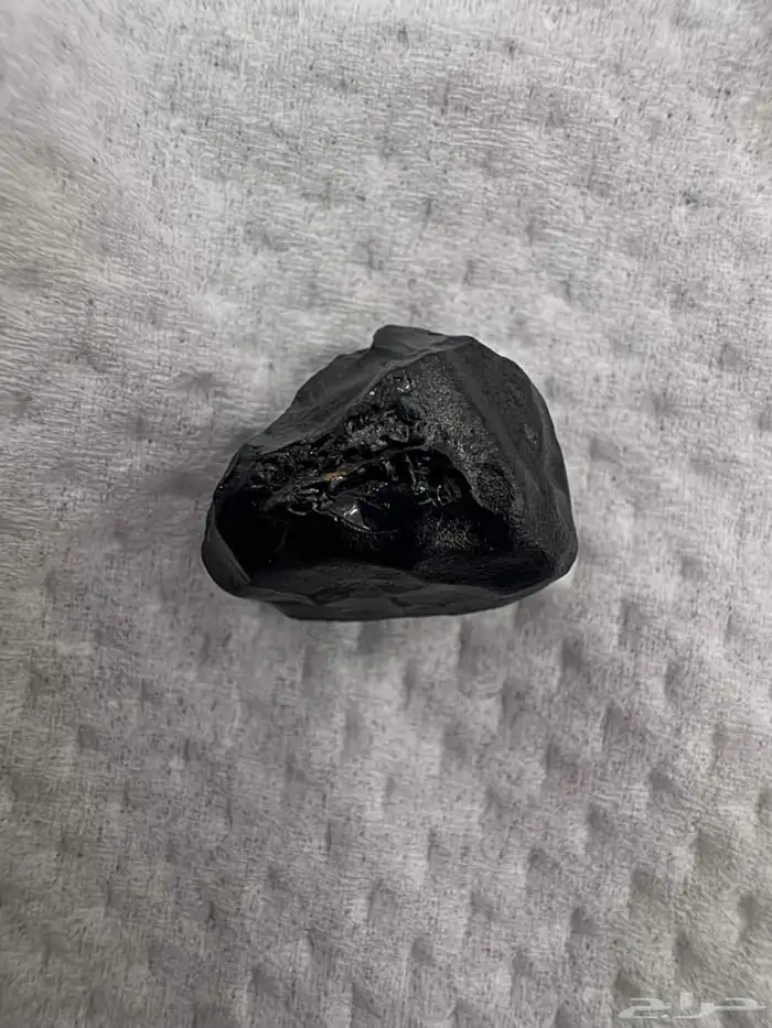 حجر اسود احتمال يكون الماس اسود 2