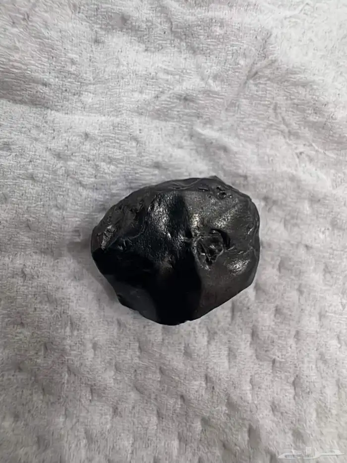 حجر اسود احتمال يكون الماس اسود 0