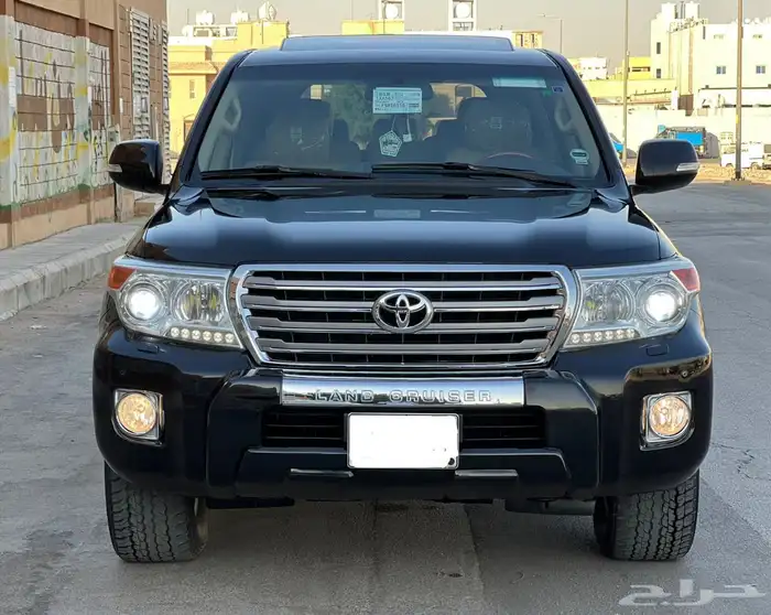 لاندكروزر GXR V8 14