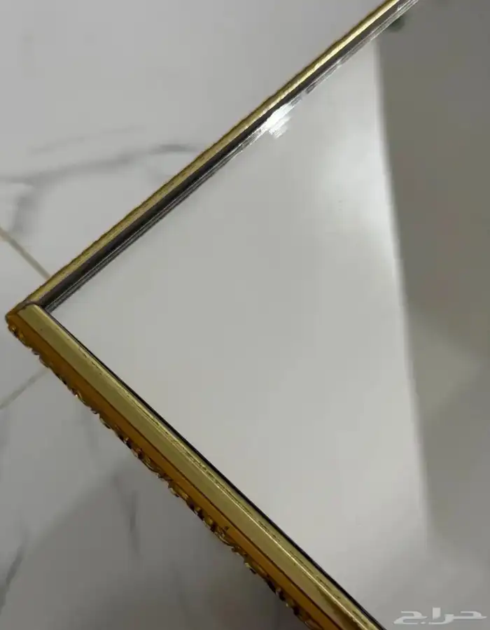 طاولة أرضية ذهبية مع 4 طاولات خدمة 2