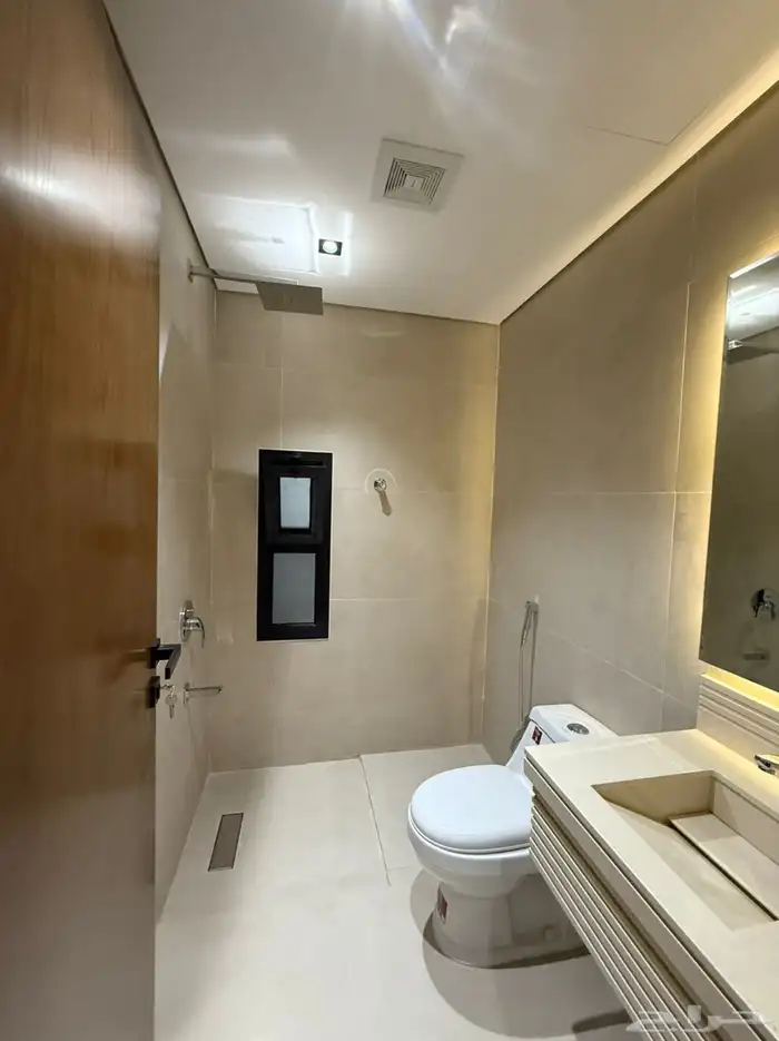 للبيع فيلا نص ارض حي الفلاح 12