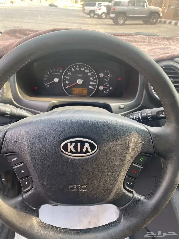 كيا كارينز 2011 4