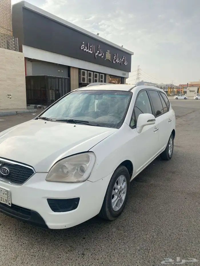 كيا كارينز 2011 7