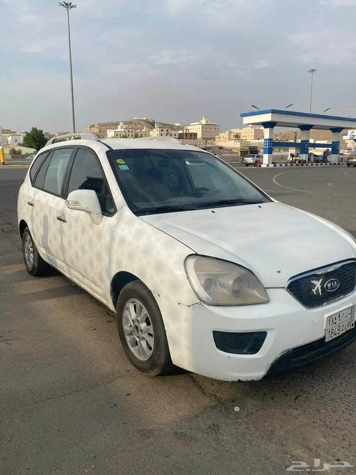 كيا كارينز 2011 8