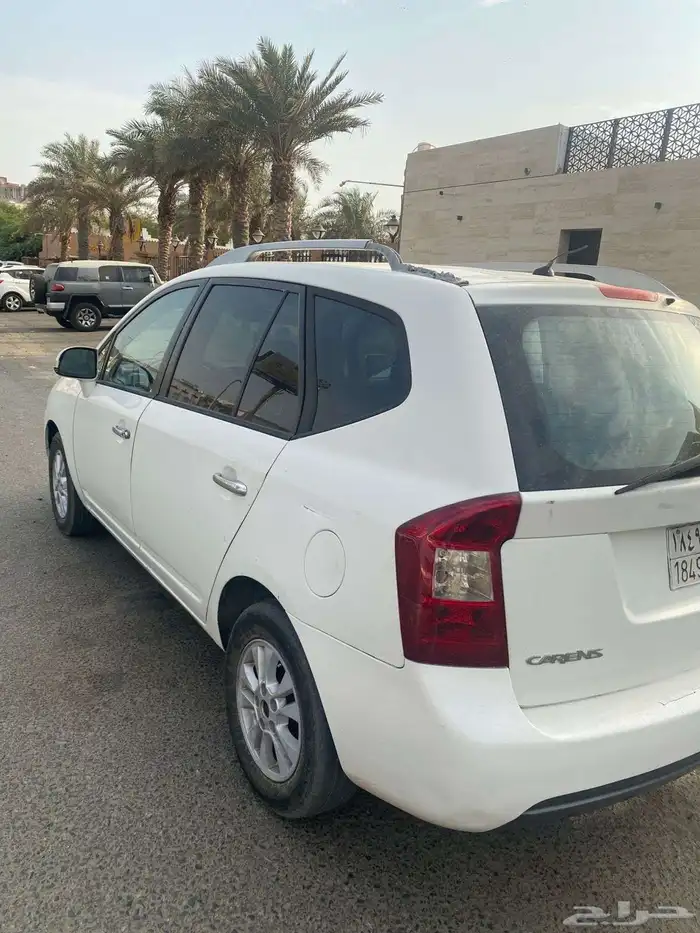 كيا كارينز 2011 5