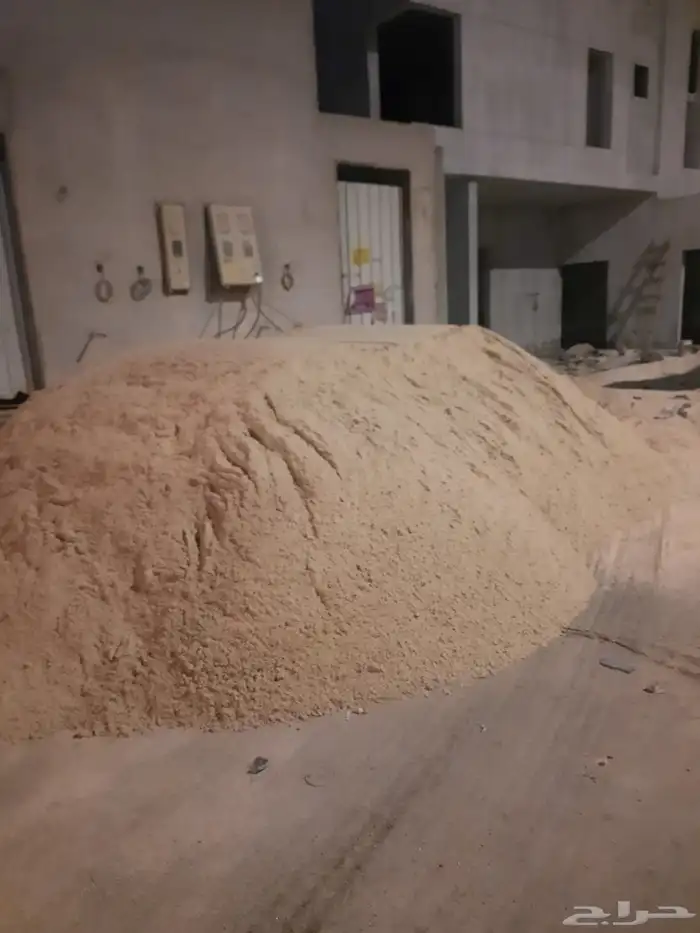 لجميع انواع الرمل والبحص والدفان والبلك ومواد البناء 32