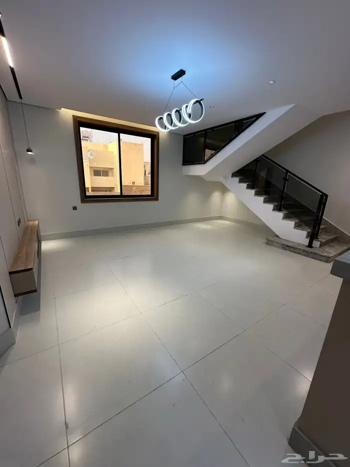 فيلا روف علوي للبيع حي الاخضر السعر 680 0