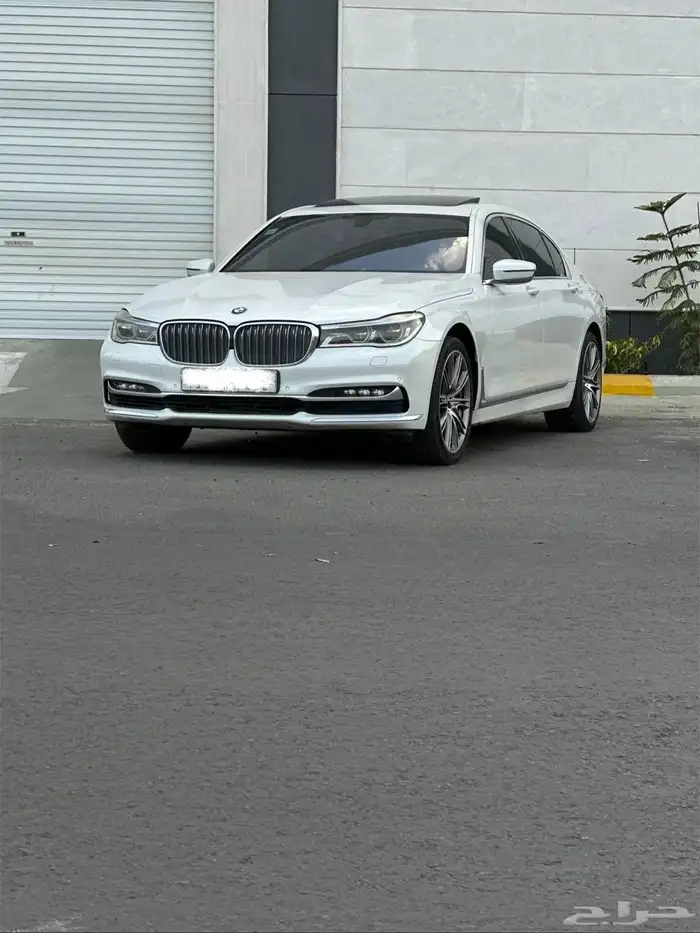 للبيع بس ام دبليو 2016 الفئة السابعة 15