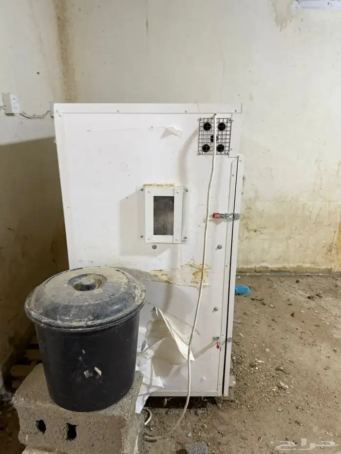 فقاسه اوتماتيك شبه جديده استخدام 3مرات لاتشكو من شي 1400بيض 2