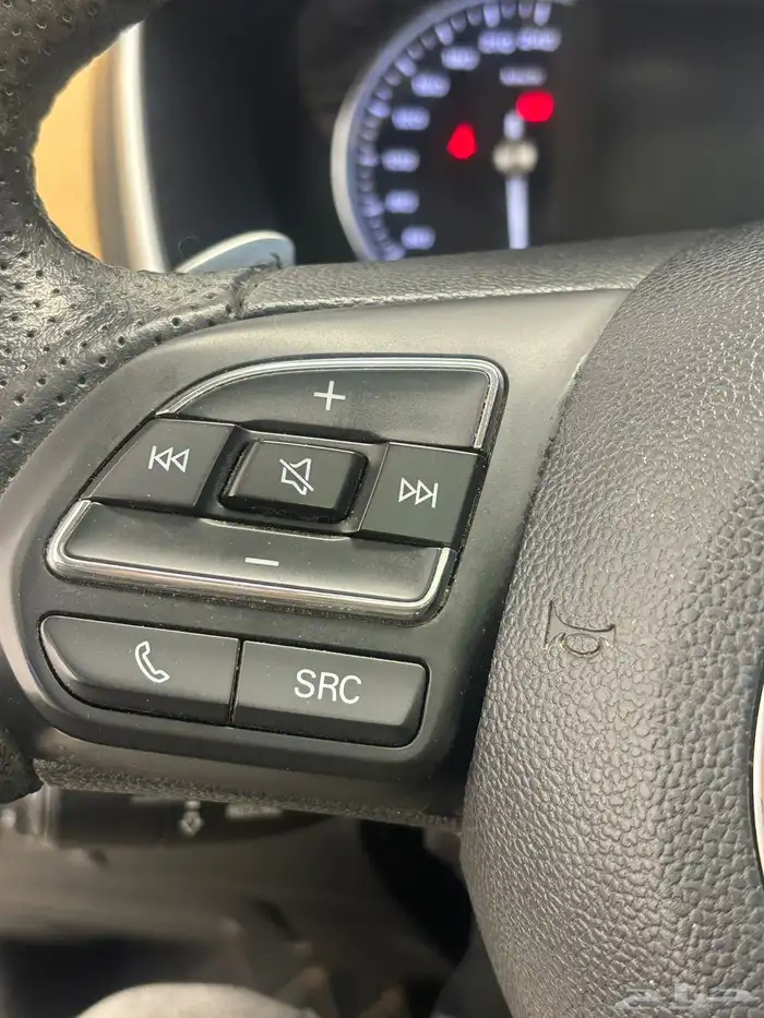 ام جي RX8 - 2020 - ثلاث صفوف - دفع رباعي 24