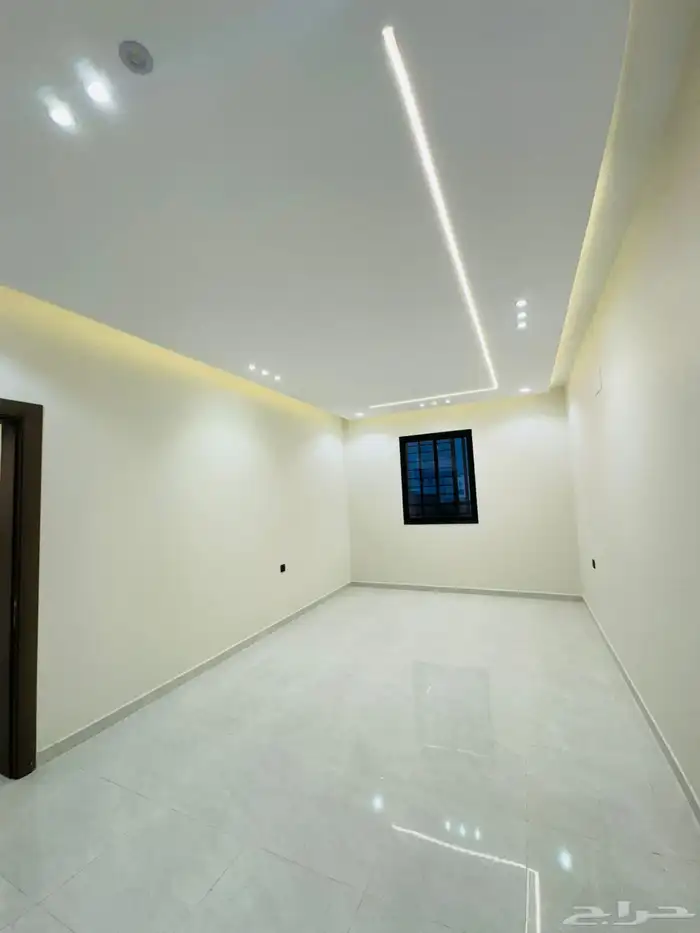 للبيع شقه علويه بسطح خاص بموقع مميز بالضيافه وبسعر صيدة 6