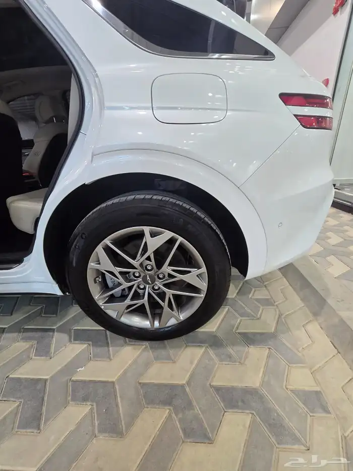 جينيسس GV70 وكاله 2024 ابيض 4