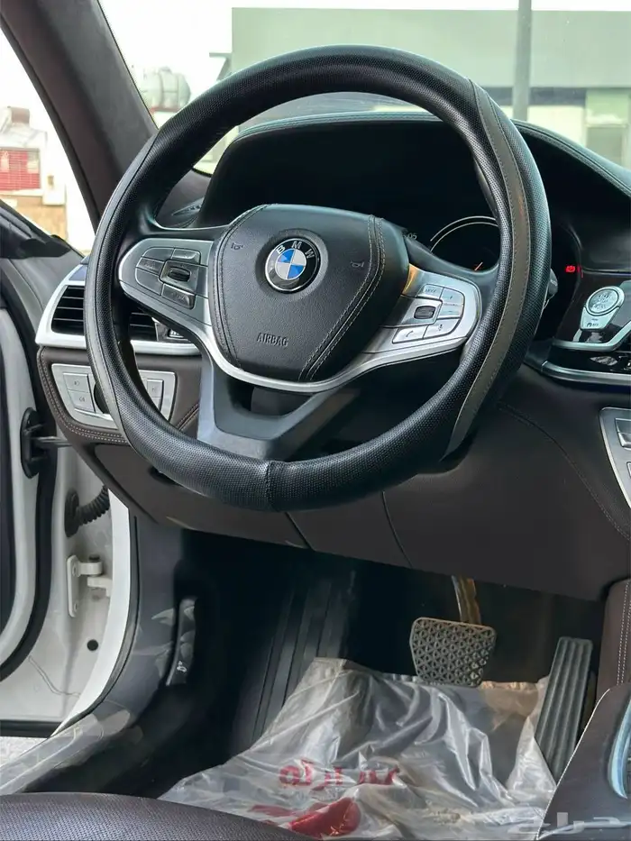 للبيع بس ام دبليو 2016 الفئة السابعة 4