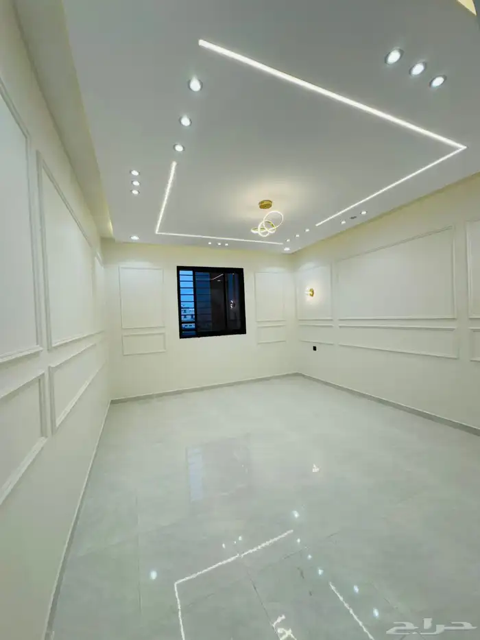 للبيع شقه علويه بسطح خاص بموقع مميز بالضيافه وبسعر صيدة 12