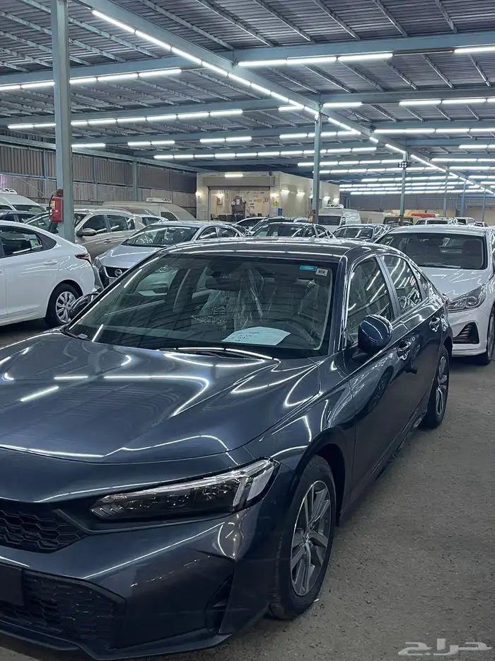 هوندا سيفك LX موديل 2025 عداد قليل جدا 3