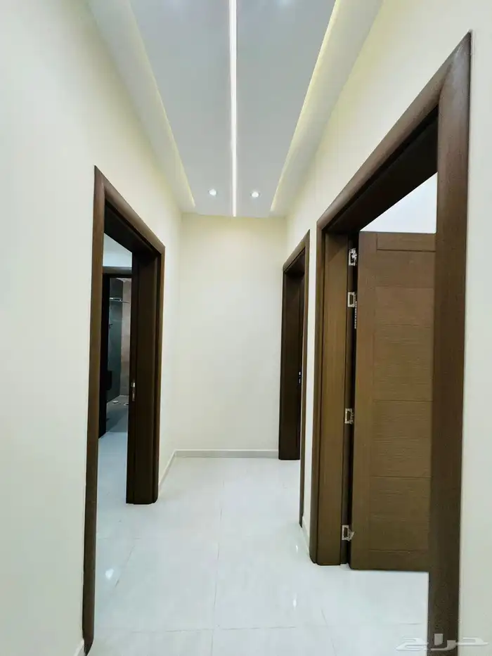 للبيع شقه علويه بسطح خاص بموقع مميز بالضيافه وبسعر صيدة 14