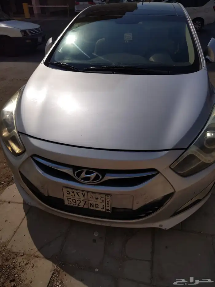 سيارة i40 فل كامل نظيفة 2