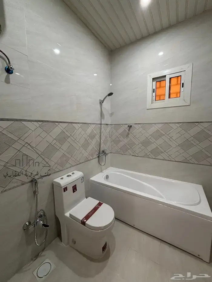 للبيع شقق تمليك دور ارضي مشب تبوك حي الاخضر 3