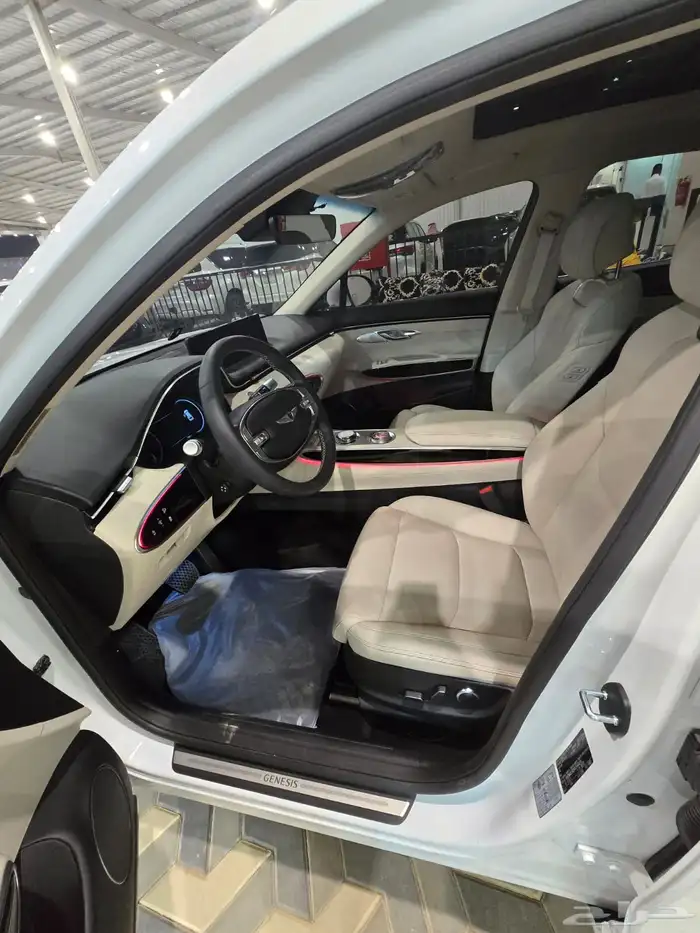 جينيسس GV70 وكاله 2024 ابيض 2