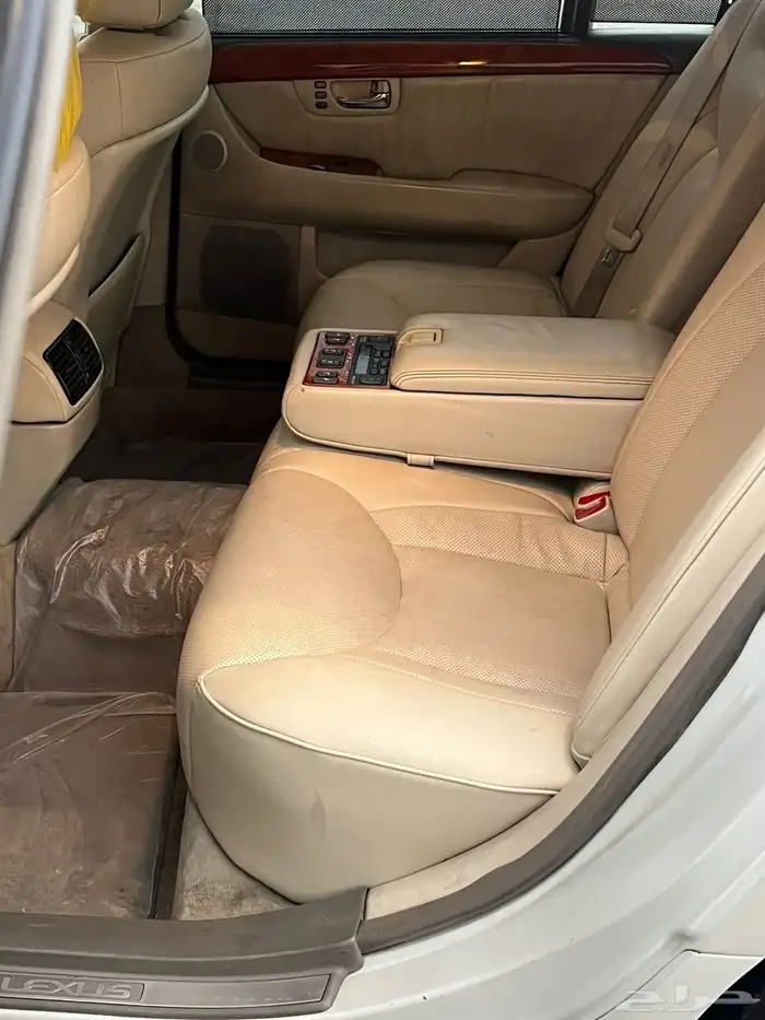 لكزس Ls مع لوحة فردي 7