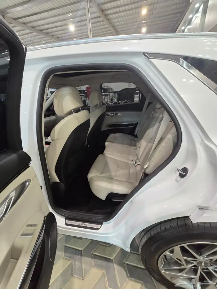 جينيسس GV70 وكاله 2024 ابيض 1