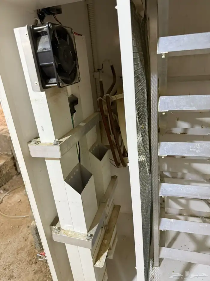 فقاسه اوتماتيك شبه جديده استخدام 3مرات لاتشكو من شي 1400بيض 5