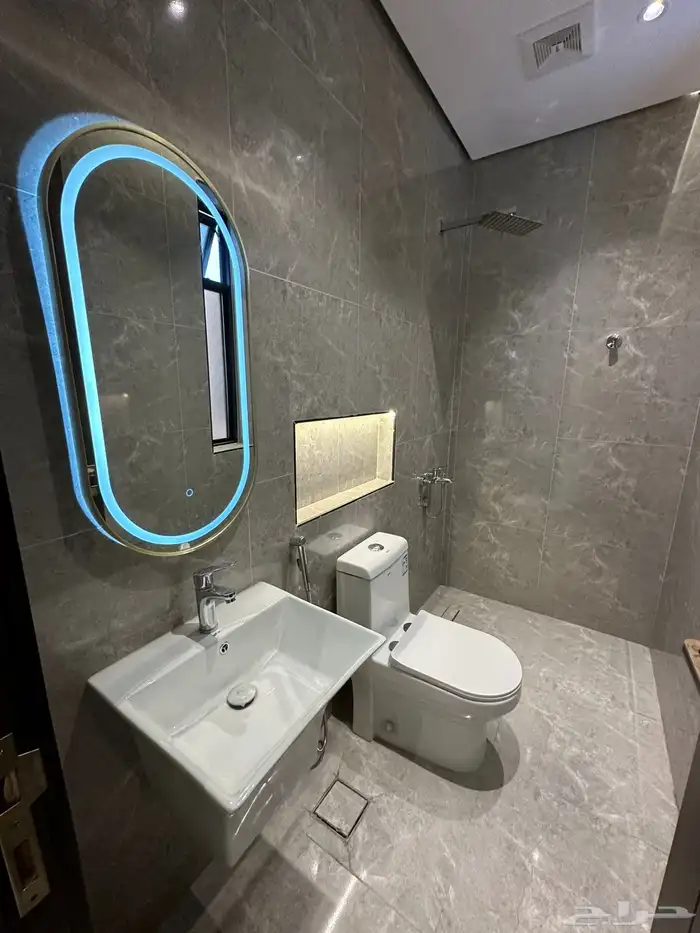 فيلا روف علوي للبيع حي الاخضر السعر 680 10