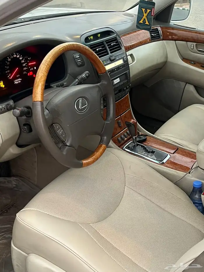 لكزس Ls مع لوحة فردي 8