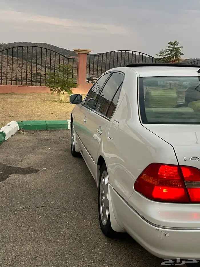 لكزس Ls مع لوحة فردي 1