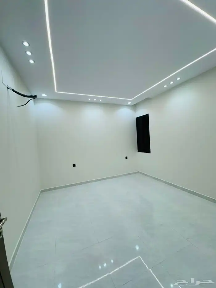 للبيع شقه علويه بسطح خاص بموقع مميز بالضيافه وبسعر صيدة 15