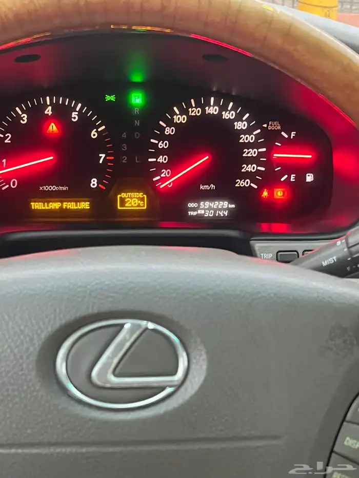 لكزس Ls مع لوحة فردي 6