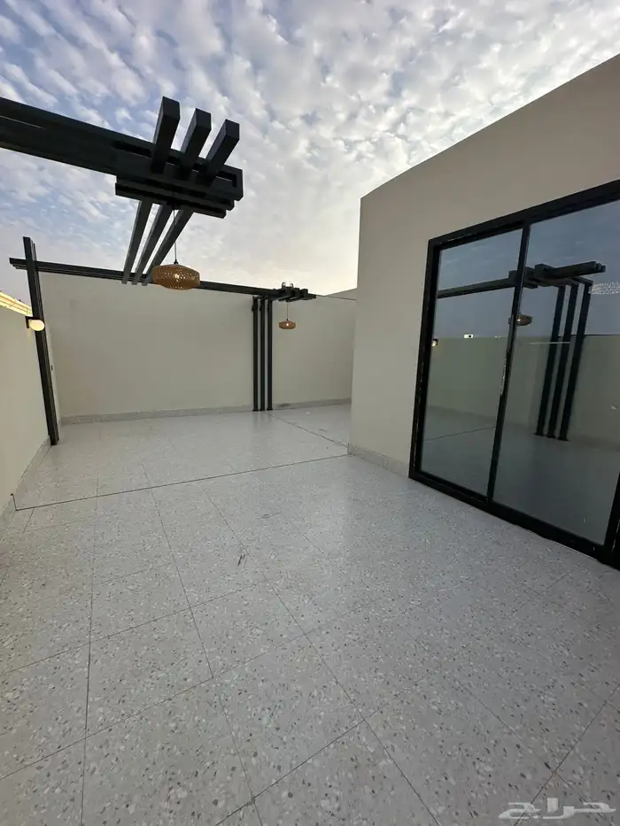 فيلا روف علوي للبيع حي الاخضر السعر 680 3