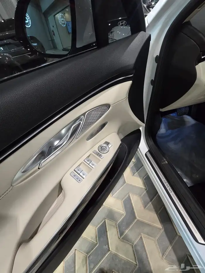 جينيسس GV70 وكاله 2024 ابيض 5