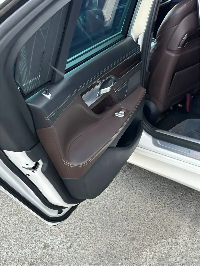 للبيع بس ام دبليو 2016 الفئة السابعة 8