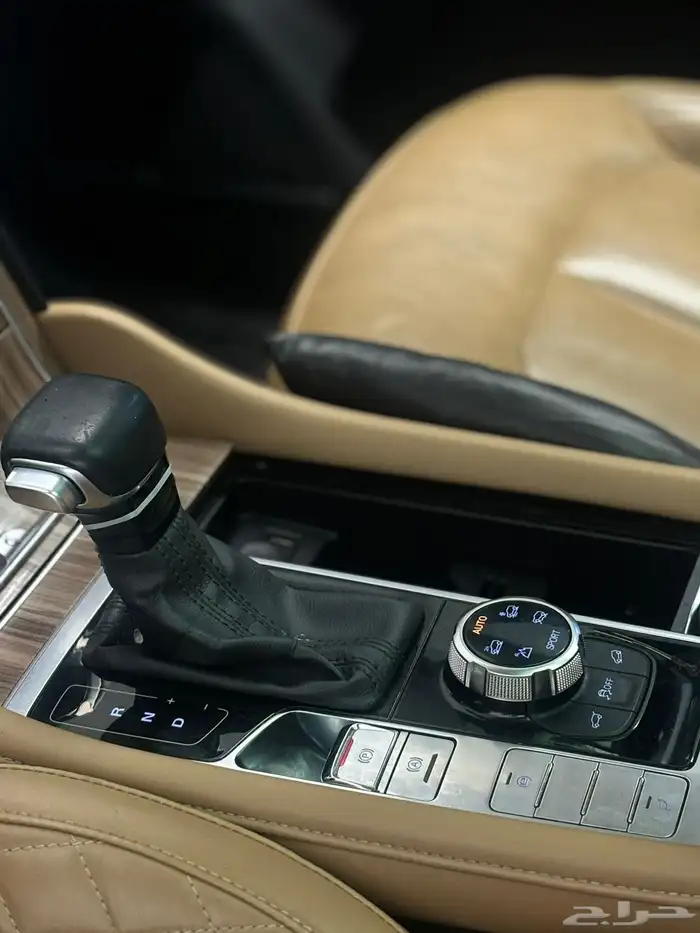 ام جي RX8 - 2020 - ثلاث صفوف - دفع رباعي 21