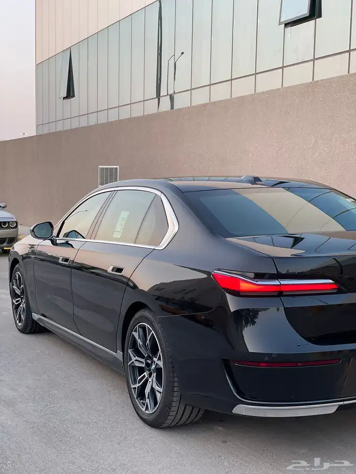 بي ام دبليو 735i وكالة جديد اصفار 2026 5