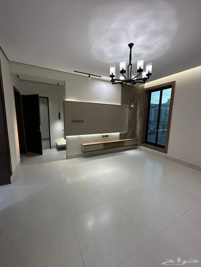 فيلا روف علوي للبيع حي الاخضر السعر 680 1