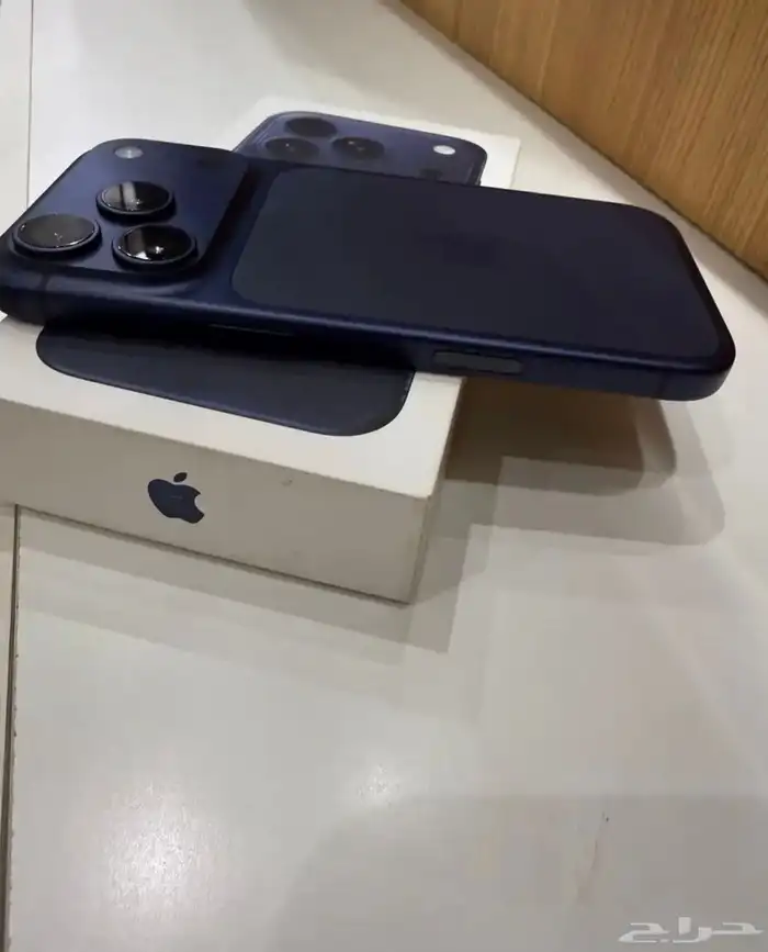 ايفون 17 برو العادي الون كحلي 256 قيقا 4