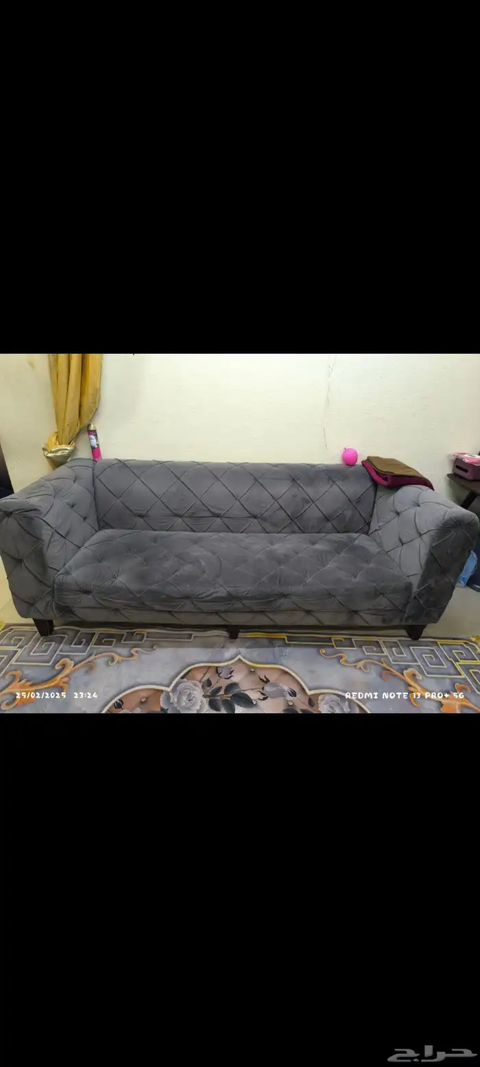 انتريه مكون من كنبة 3 نفر وكنبة 2 نفر و 2 كرسي 2