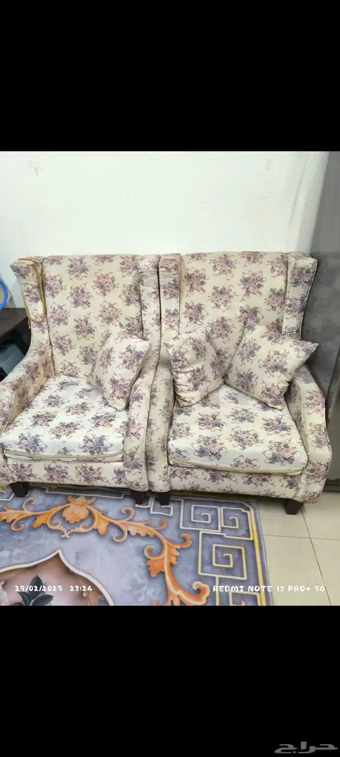انتريه مكون من كنبة 3 نفر وكنبة 2 نفر و 2 كرسي 3