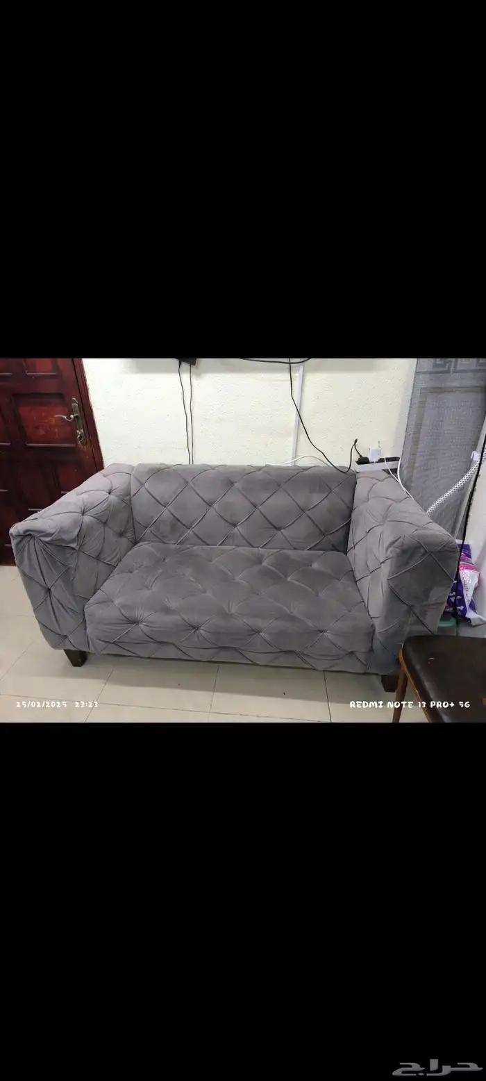 انتريه مكون من كنبة 3 نفر وكنبة 2 نفر و 2 كرسي 1