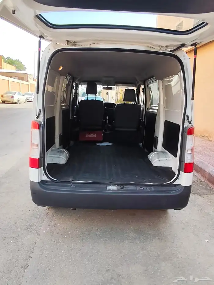 تويوتا باص بضاعة موديل 2024 1
