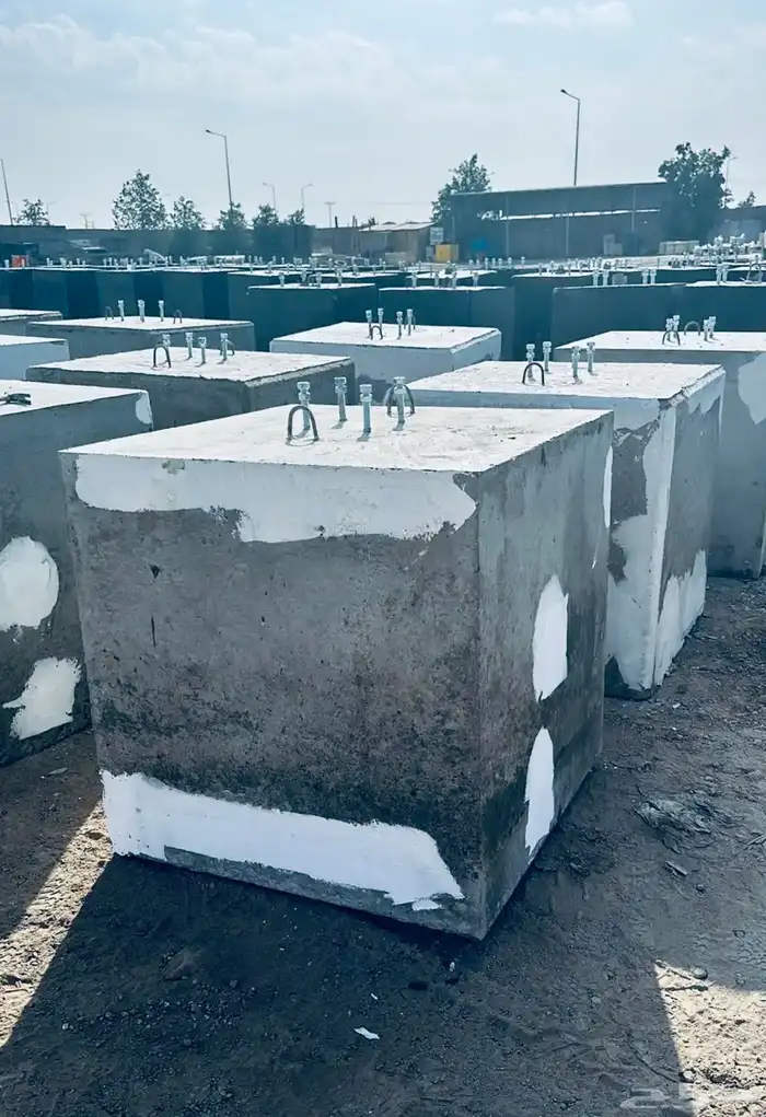 حواجز خرسانية مناهيل 11