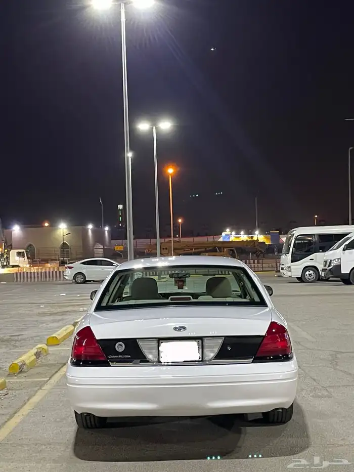 للبيع فورد بوليسي 2010 عداد قليل نظيف جدا 5