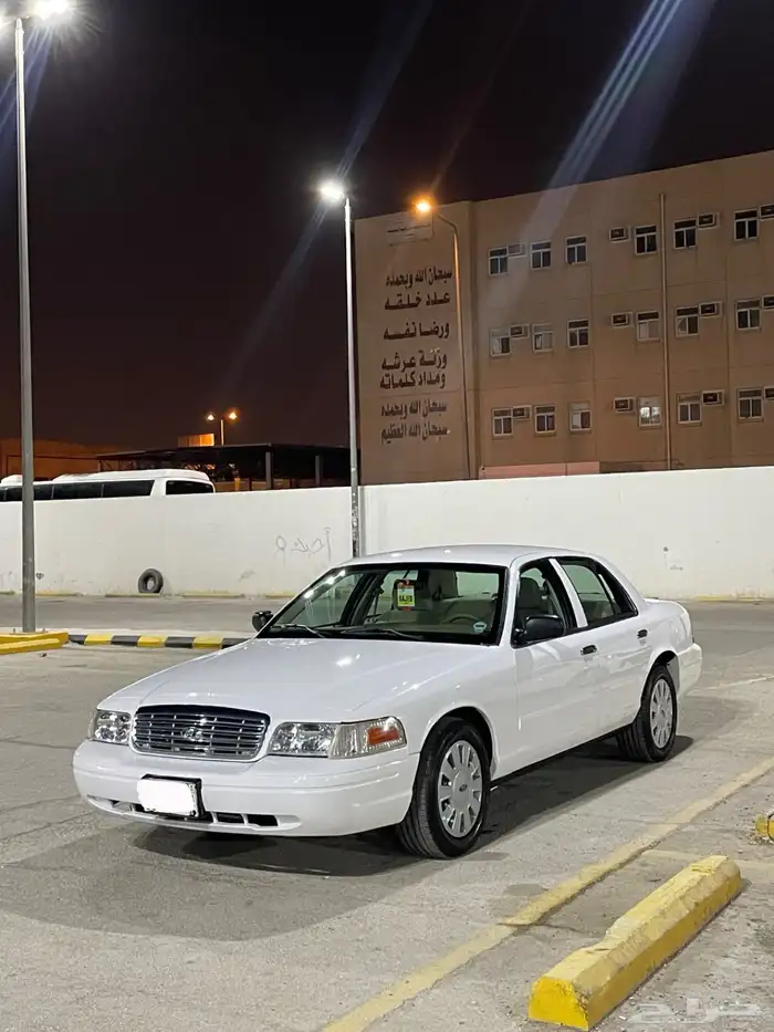 للبيع فورد بوليسي 2010 عداد قليل نظيف جدا 1