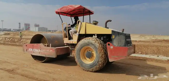 يوجد لدينا جميع المعدات الثقيله. 7