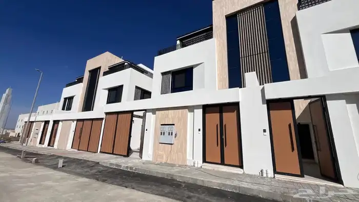 للبيع ادوار ارضيه وارواف علويه مع ملحق بسعر مناسب تشطيب Vip 0