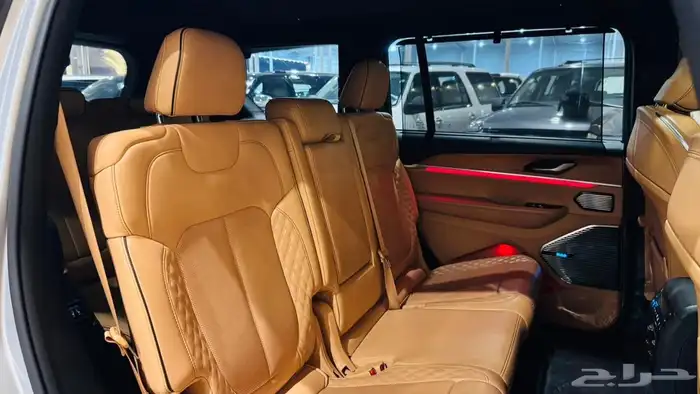 جراند شيروكي 2021 ساميت ( بحالة ممتازة ) 11