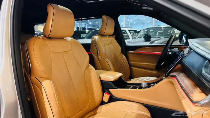 جراند شيروكي 2021 ساميت ( بحالة ممتازة ) 4